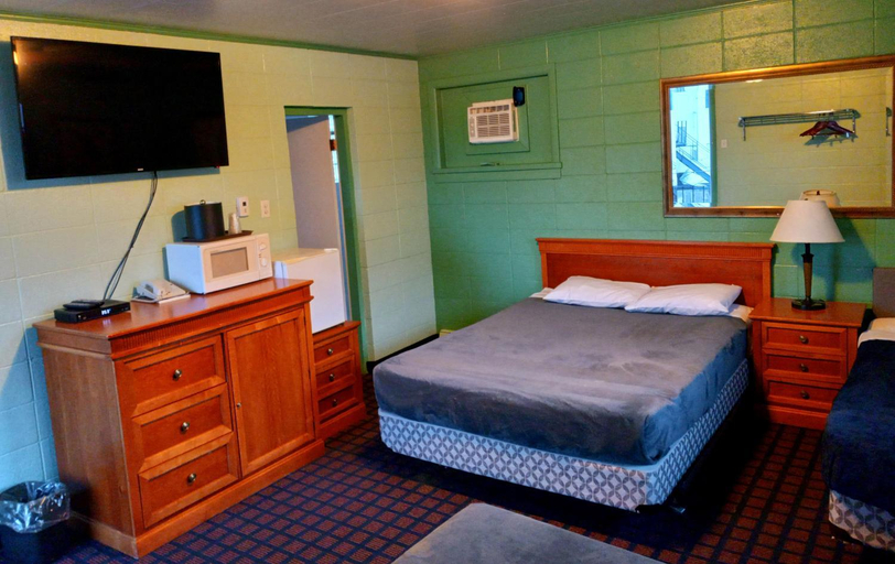 Bedroom 5, Chalet Inn Motel, Kenora