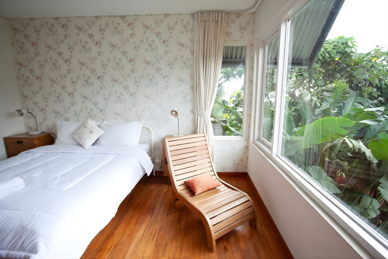 Syllo 2 | 4BR Bright Dago Pakar Resort Villa w/ View & BBQ - Tap to explore photos