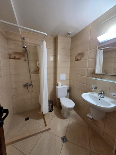 Bathroom 3, Elegance Spa Hotel, Garmen