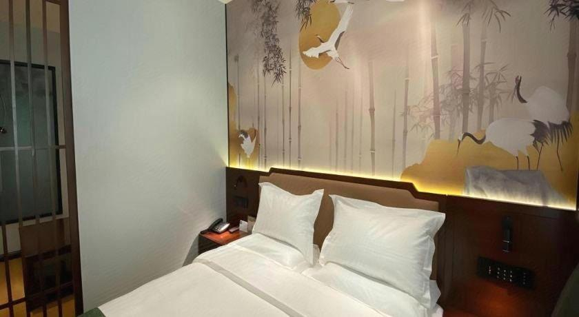 Bedroom 2, GreenTree Inn Express Datong High-Speed Railway Station Wanda Plaza Fangte, Datong