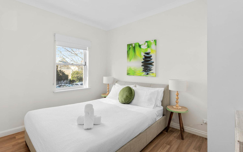Bedroom 3, Smugglers Inn Studio Apartments, Victor Harbor
