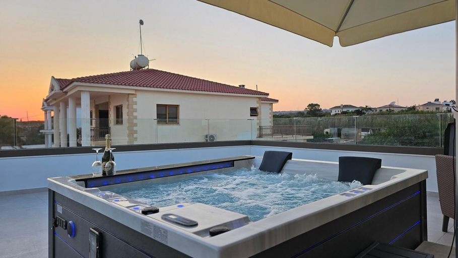 Sport & Beauty 2, STAY Oasis Luxury Villas