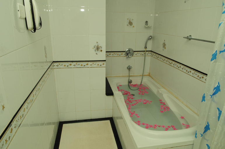 Bathroom 5, Hindustan Beach Retreat, Thiruvananthapuram
