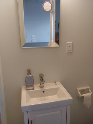 Bathroom 3, Room with private bath across train station, Halton