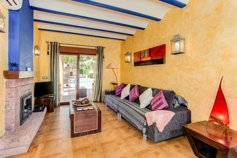 Facilities 5, 3382 Cambra, Alicante