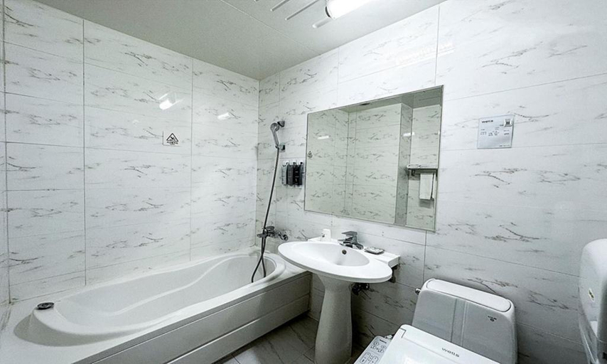 Bathroom 3, Gumi Time Hotel, Gumi