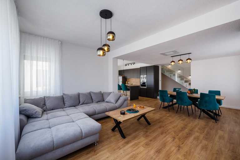 4, Villa Luka, Kaštela