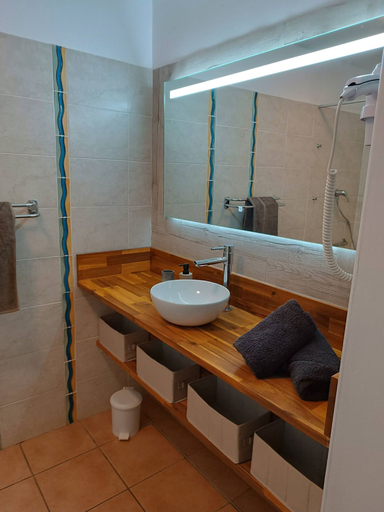Bathroom 4, TROPIC Appartements village vacances, Sainte-Anne