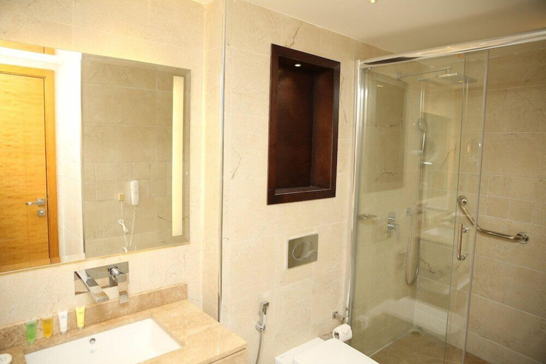 Bathroom 4, Gloria Hotel, Salt