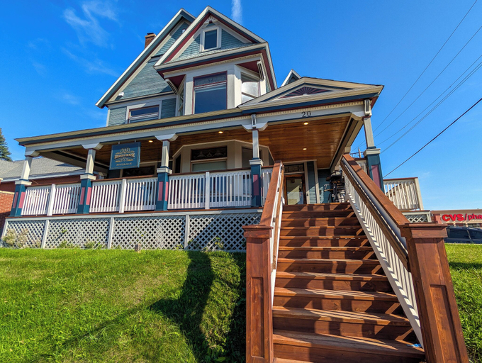Exterior & Views