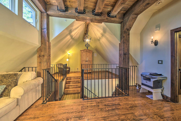 Bedroom 2, Incredible Lake Arrowhead Home with Views and Decks!, San Bernardino