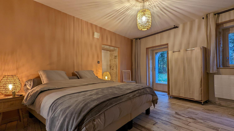 Bedroom 5, La Ferme du Chateau, Côte-d'Or