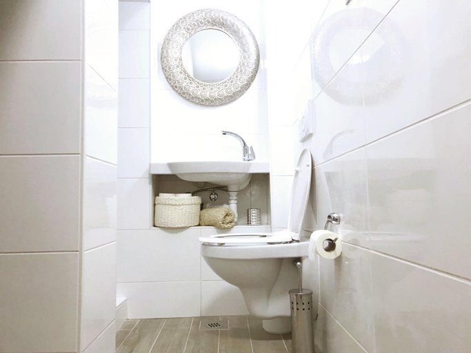 Bathroom 3, Perello Old Town, Split