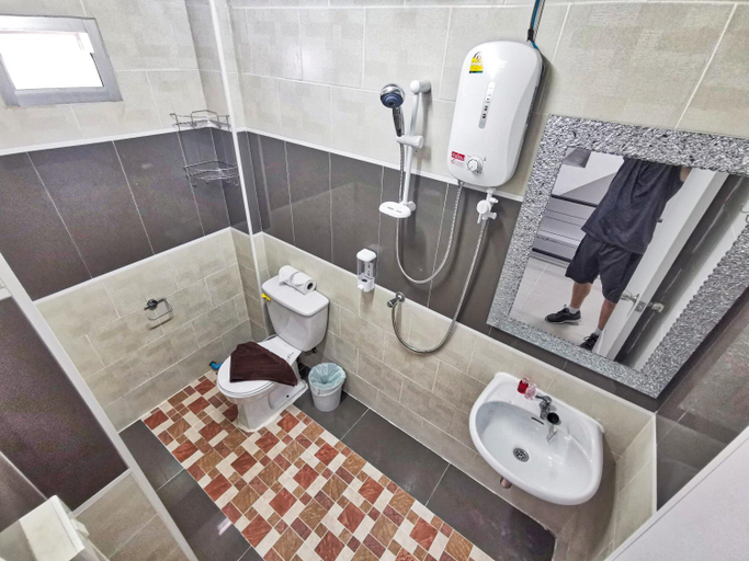 Bathroom 2, Thai Orange Villa, Pattaya
