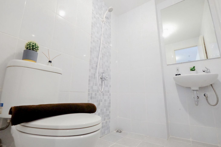Bathroom 3, Blue Accent Minimalist 2Br At Tokyo Riverside Pik 2 Apartment, Tangerang
