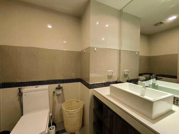 Bathroom 5, Wongamat Tower Apartments, Pattaya