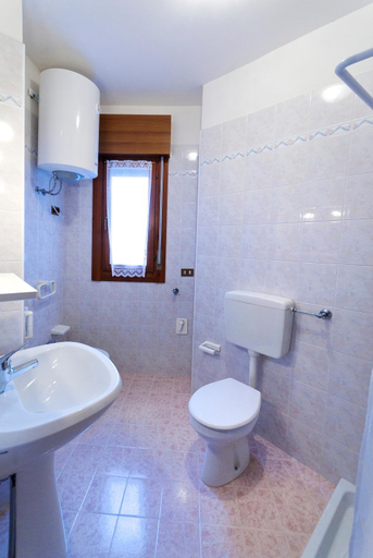 Bathroom 4, Bolognese Apartments, Venezia