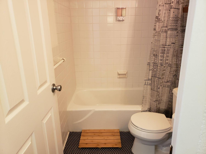 Bathroom 2, Blue Penthouse in the City, Atlanta