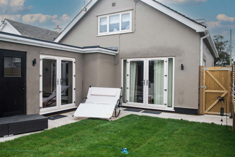 Room 5, 4 Bed Holiday Home by Guestz, Anglesey