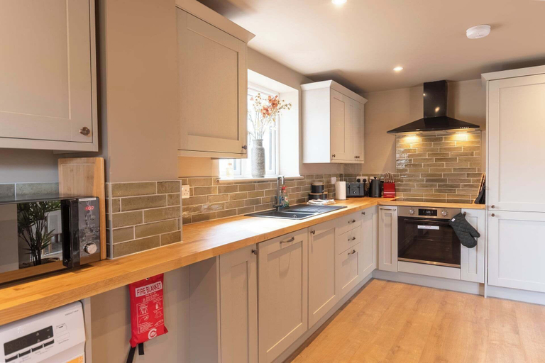 Private kitchen 2, 4 Bed Holiday Home by Guestz, Anglesey