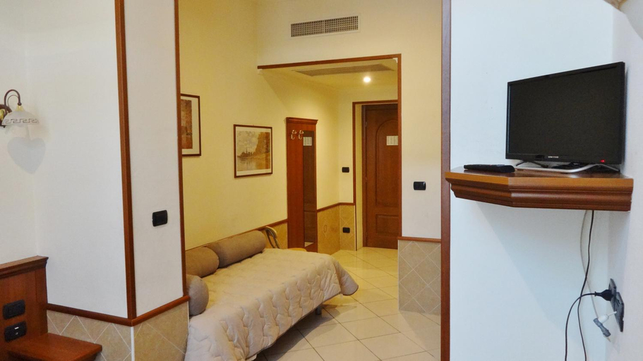 Bedroom 2, Hotel Astrid, Milano