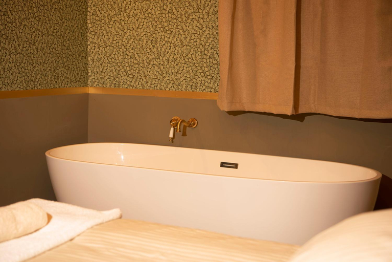 Bathroom 4, Szobi Malomkert Bagolyvar, Szob