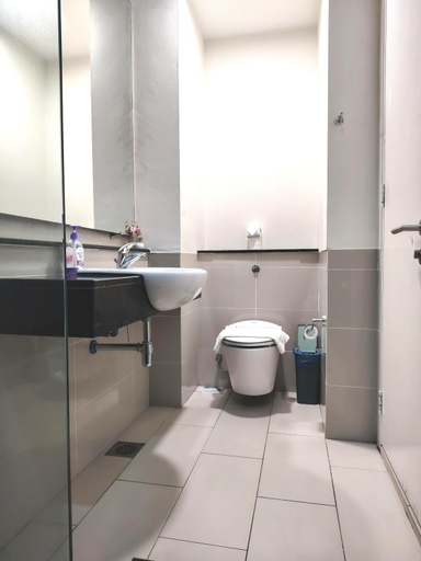 Bathroom 4, Swiss Garden Residence by Offex Suites KL., Kuala Lumpur
