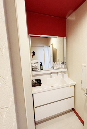 Bathroom 1, WINK, Saijō