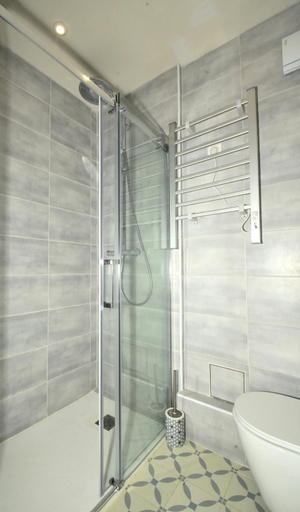 Bathroom 3, les 2 dauphins, Pyrénées-Orientales
