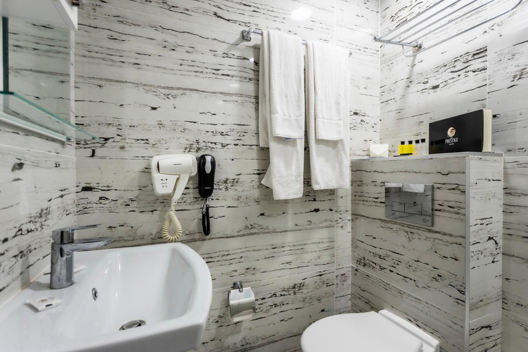 Bathroom 5, Prestige Hotel and Aquapark - All inclusive, Varna
