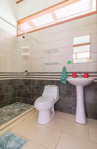5, Peace Garden Spacious Bungalows- a walk to the beach, Talamanca