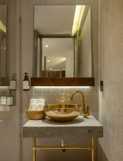 Bathroom 4, Nidhra Boutique Hotel, Khlong Toey
