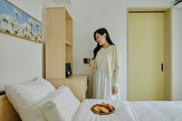 Bedroom 4, Hotel Marguerite, Jung