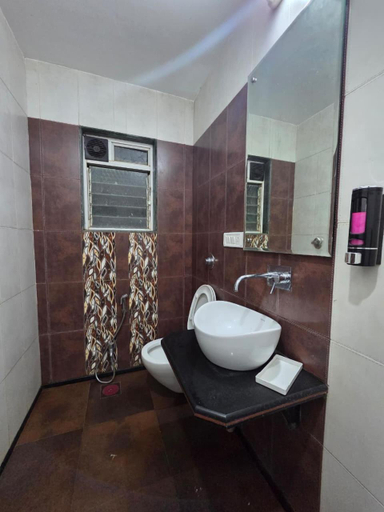 Bathroom 3, Cloud Green Resort & Spa, Satara