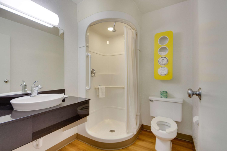 Bathroom 3, AVERA SUITES, Muskogee