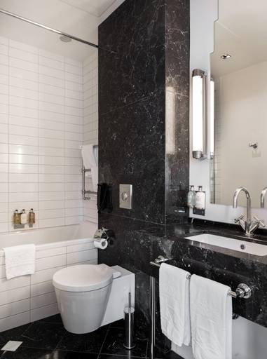 Bathroom 4, Hotel Borg by Keahotels, Reykjavík
