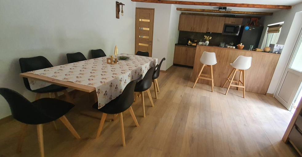 Kitchen 5, Casa Vida, Dobresti