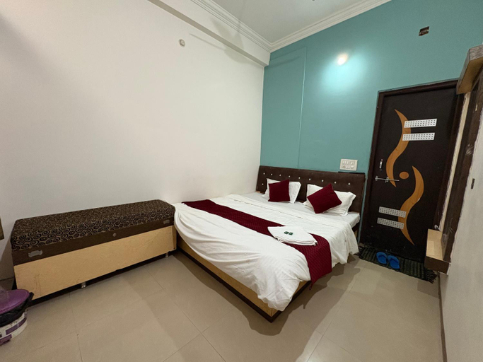 Bedroom 2, Hotel chaitanya, West Nimar