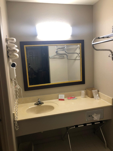 Bathroom 4, Econo Lodge, McMinn