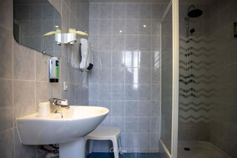 Bathroom 4, Les Ambassadeurs hotel 3 Etoiles nouvelles chambres 2026 logis hotel, Lot