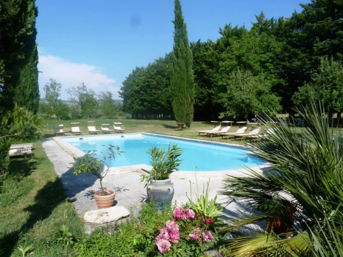 Room 4, Provencal Villa for Nature Lovers in Lub ron, Vaucluse