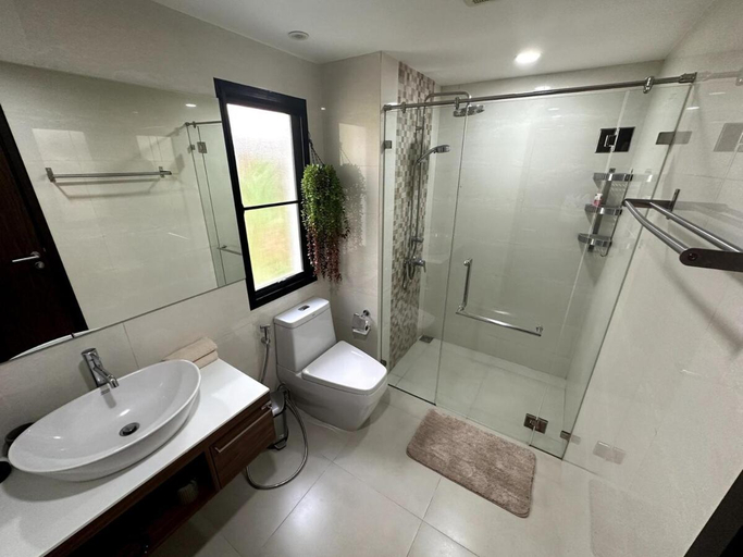 Bathroom 3, The Title, Phuket Island