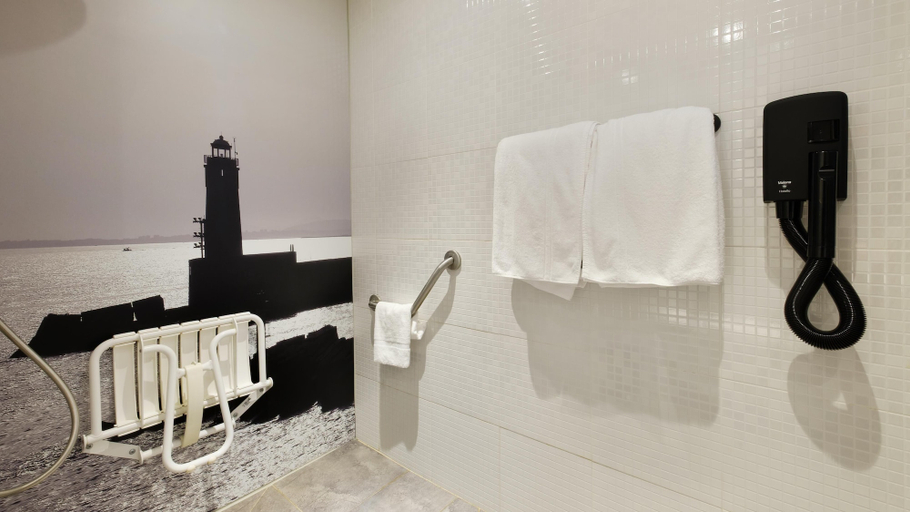 Bathroom 3, Campanile PRIME - Nice Airport, Alpes-Maritimes