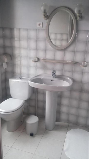 Bathroom 4, Le refuge du ptit Fischer, Orne