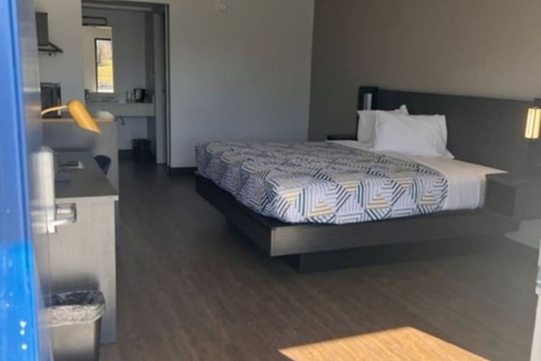 Bedroom 4, Dublin Inn and Suites, Laurens
