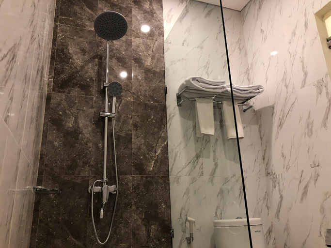 bathroom 11