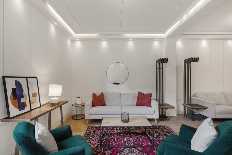 Living area 5, Elegant 5bdrm Townhouse in Camden, London