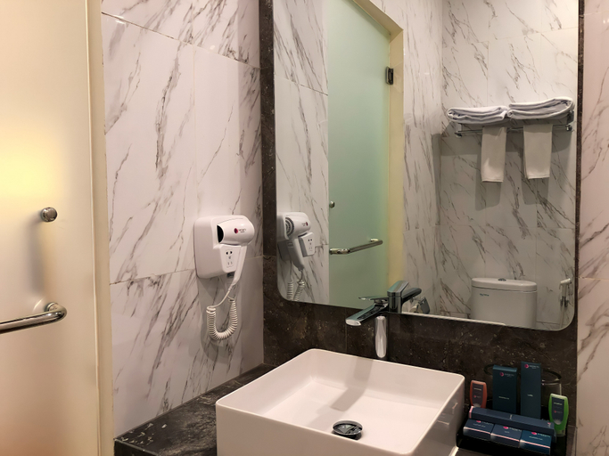 bathroom 10