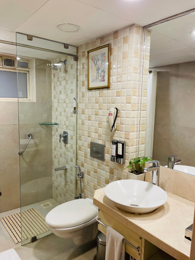 Bathroom 4, Fortune Park Galaxy, Vapi - Member ITC Hotels' Group, Valsad