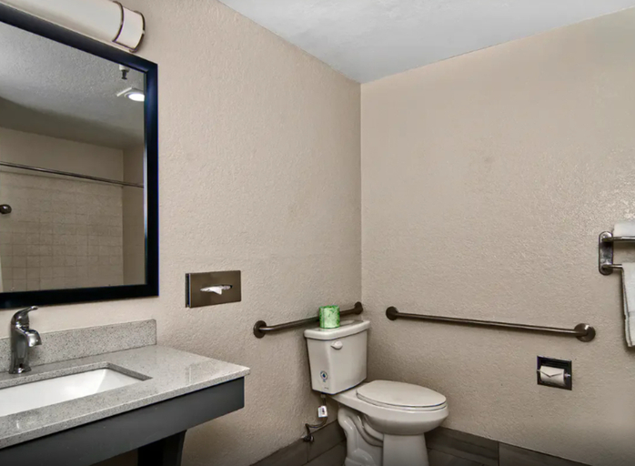 Bathroom 4, Quality Inn & Suites South San Jose / Morgan Hill, Santa Clara